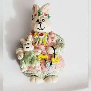 Easter bunny rabbit brooch pin quilted look mommy and baby vintage estate
